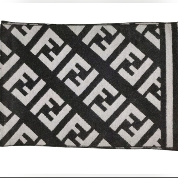 🏅NWOT Fendi Zucca Cashmere Scarf🥎GIFT - Picture 4 of 10